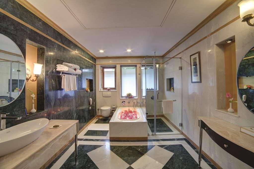 Ramada Udaipur Resort & Spa Habitación foto