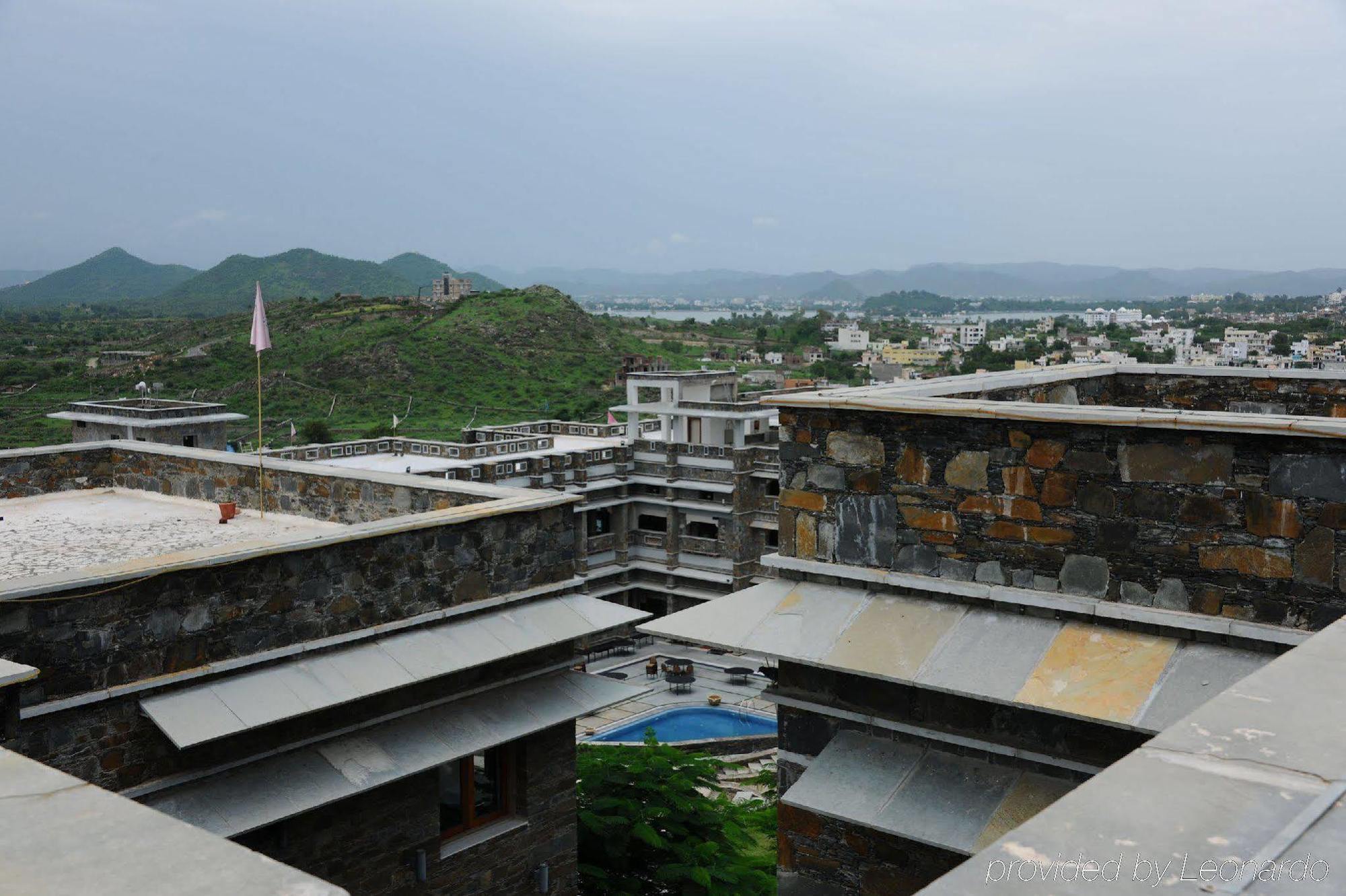 Ramada Udaipur Resort & Spa Exterior foto